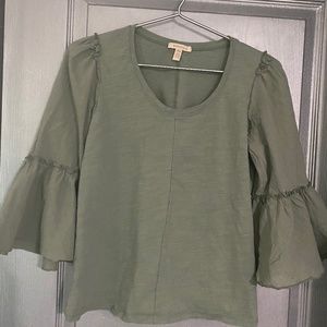Green ruffle sleeve shirt
